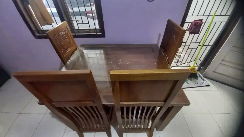 Meja jati 4 kursi