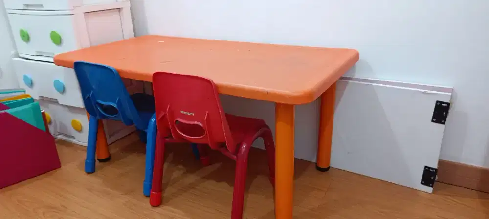 meja belajar anak lengkap dengan kursi