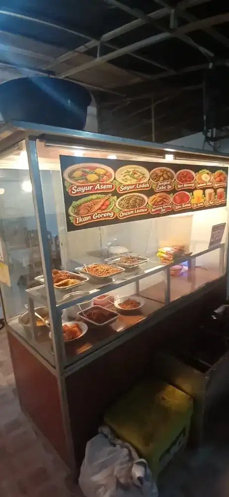 Dijual etalase ukuran besar ..ex warung masakan padang
