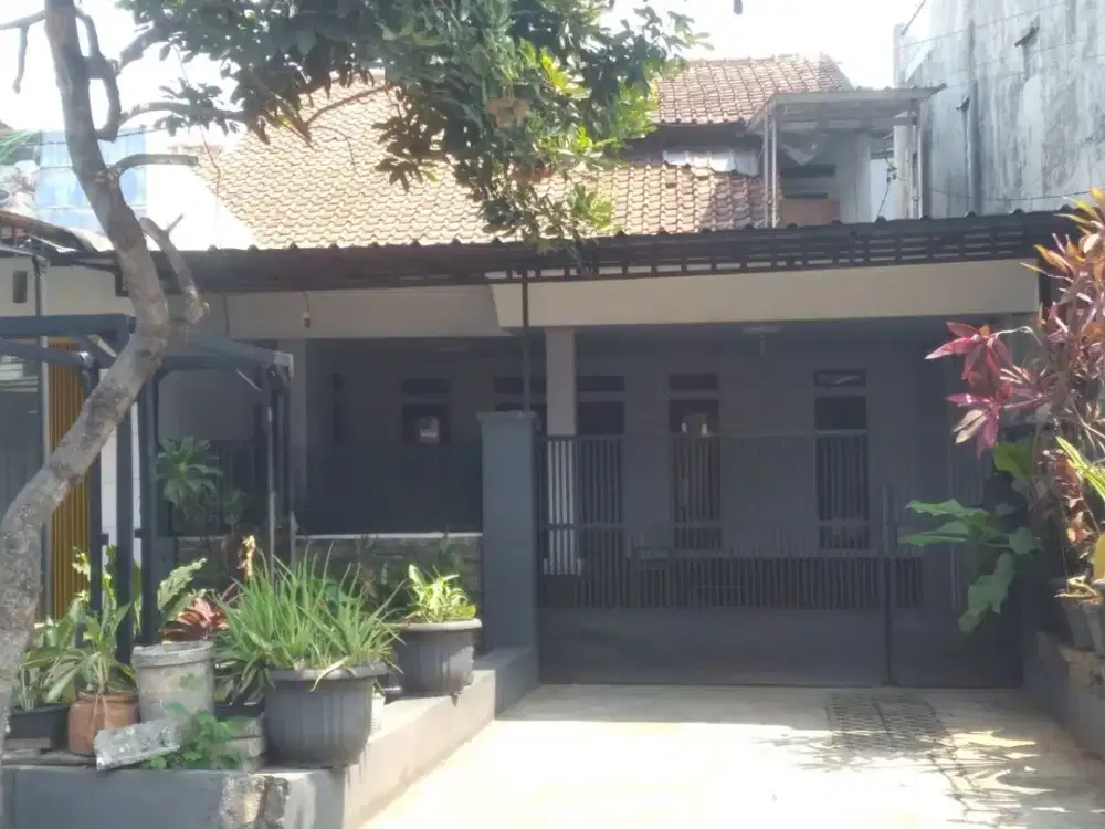 Rumah dan toko di main road antapani