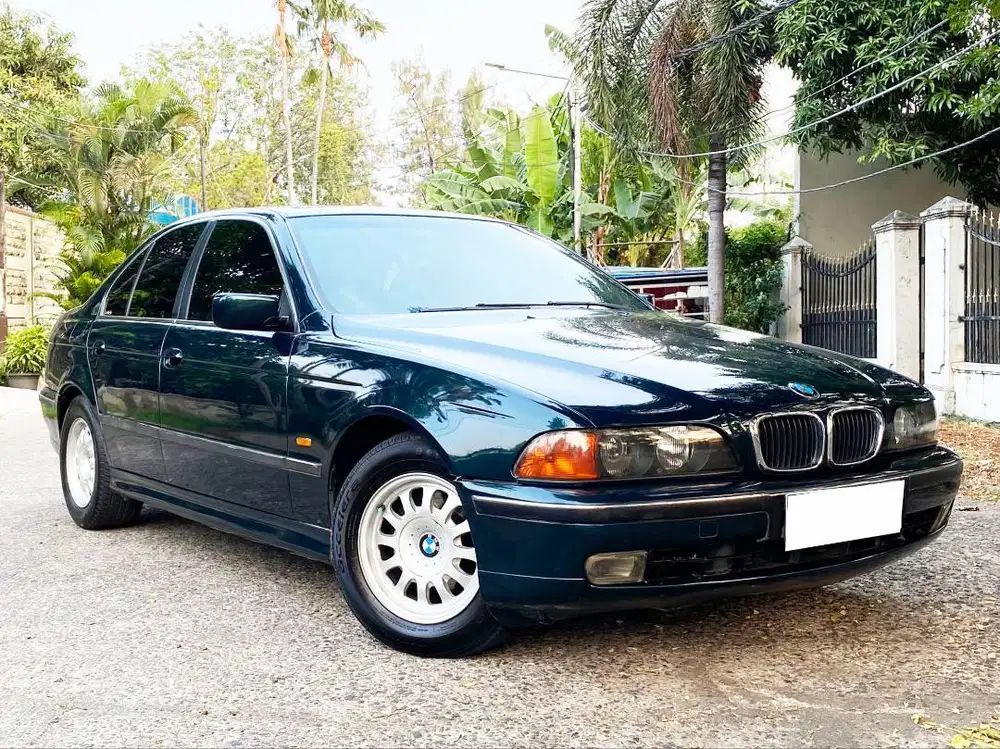 Pjk Jan 2027 BMW 528i E3997 Body Mulus HU Interior Orsinil Siap Pakai