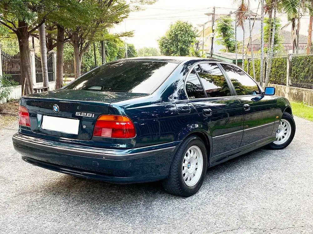 Pjk Jan 2027 BMW 528i E3997 Body Mulus HU Interior Orsinil Siap Pakai