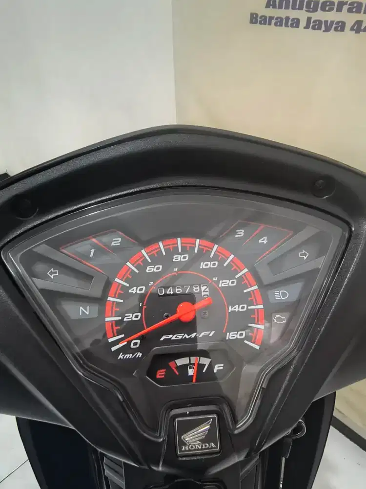 Istimewa Km 4 Ribu Honda Revo x CW Tahun 2024 warna hitam