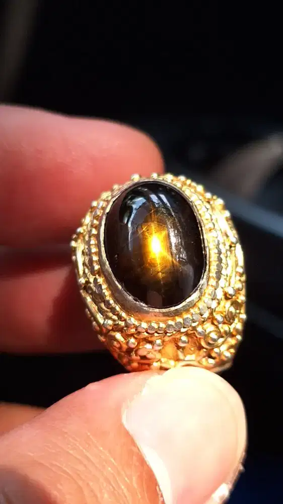 Natural bangsing golden wulung / Golden star sapphire