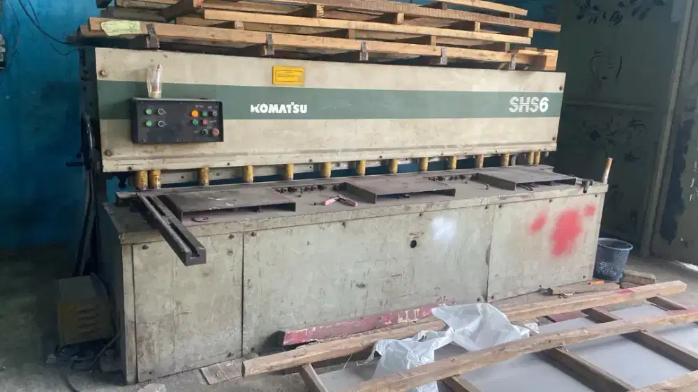 Mesin shearing potong Komatsu jepang 6mmx3100
