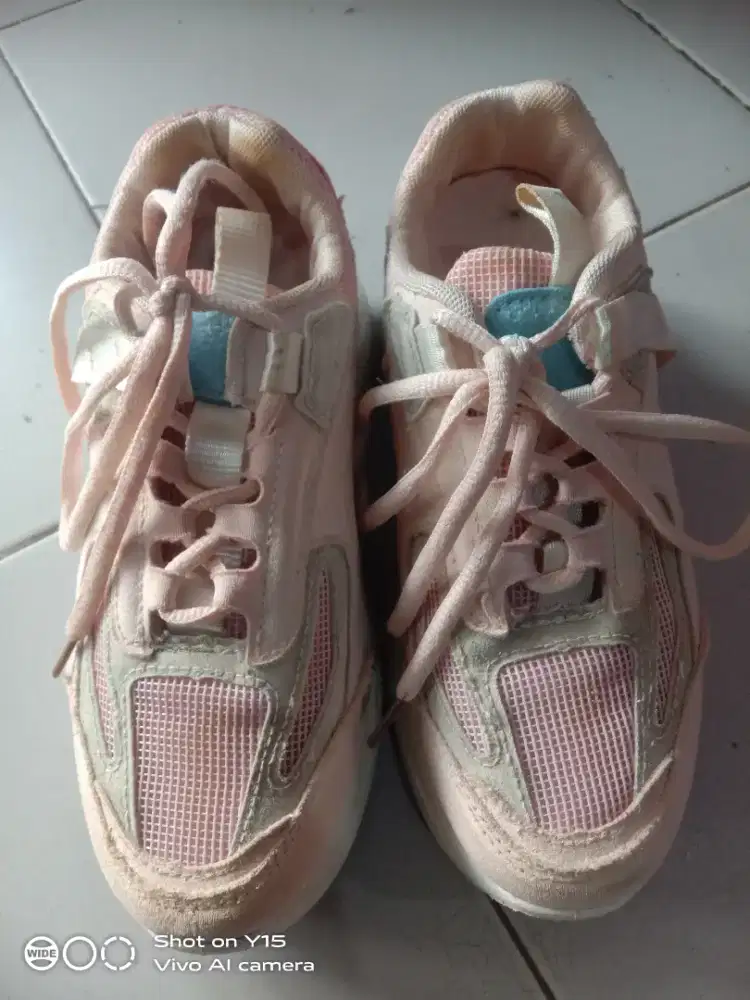 Sepatu sporty wanita  pinky  size 36 ( 37)