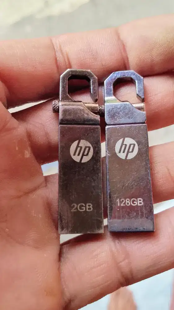 flasdisk 128g merk hp