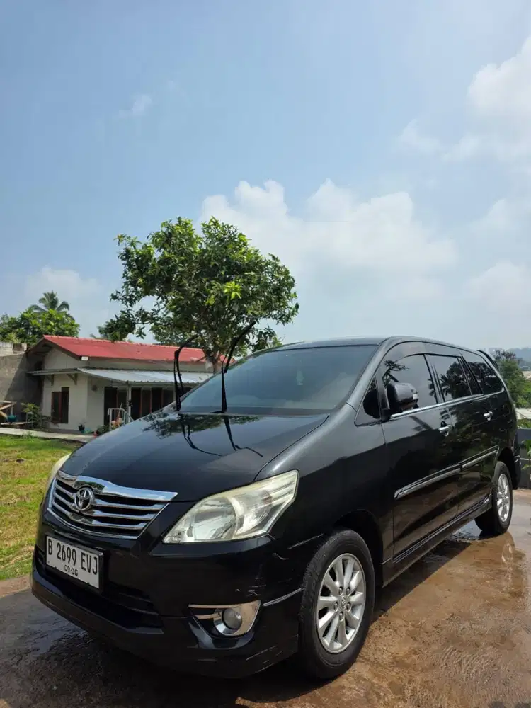 Kijang Innova Luxury 2.0 V 2013 Matic Hitam