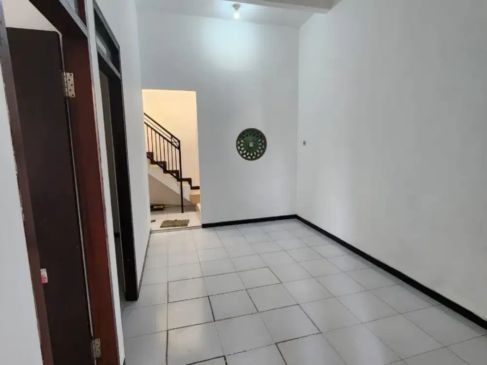 JUAL RUGI RUMAH KUTISARI SIAP HUNI - DEKAT PETRA