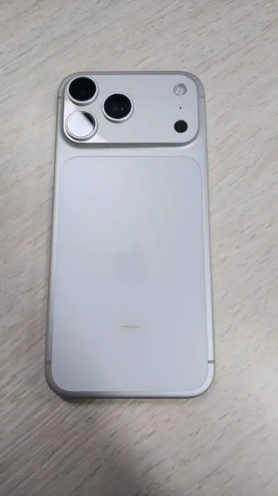 Iphone 17 promax silver