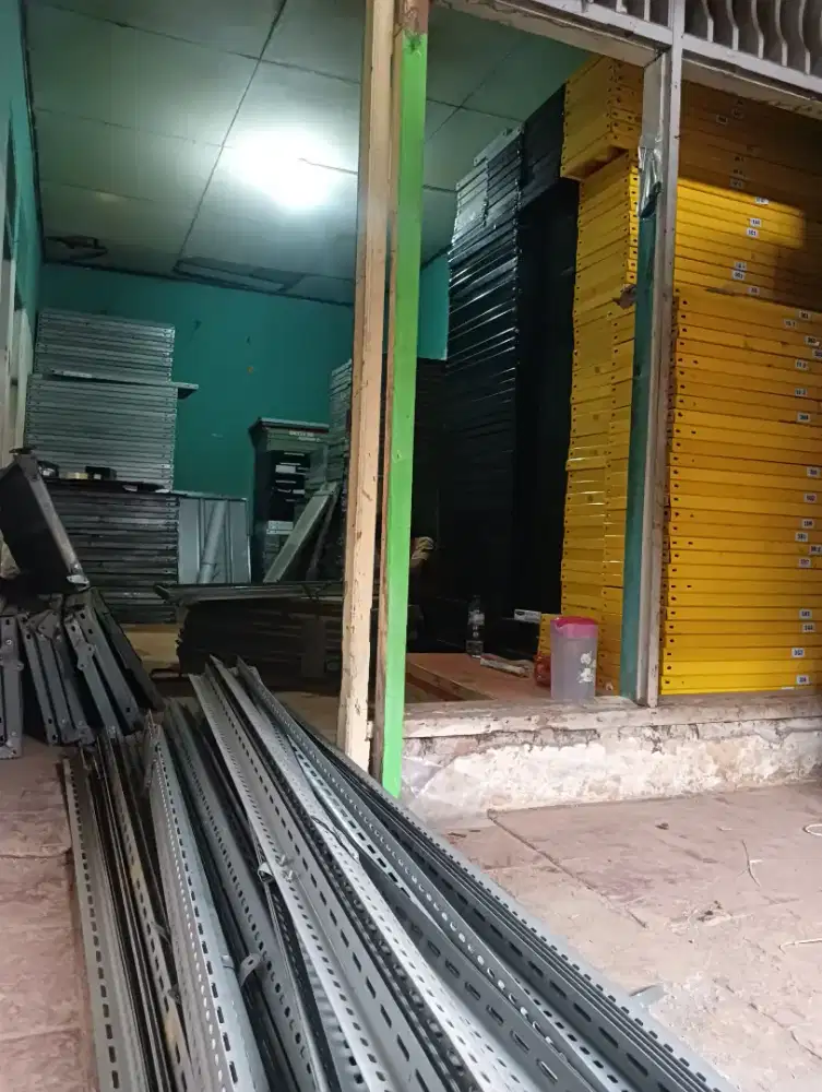 Jual rak besi seperti baru