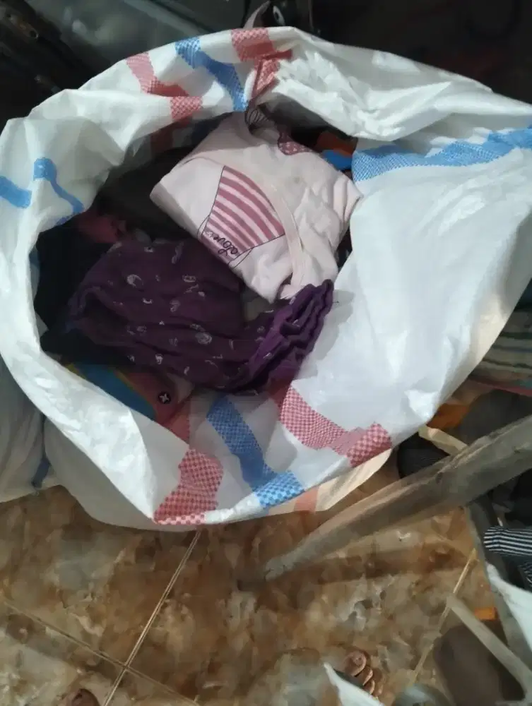 Di jual baju anak cwek Usia 3 - 6 tahun