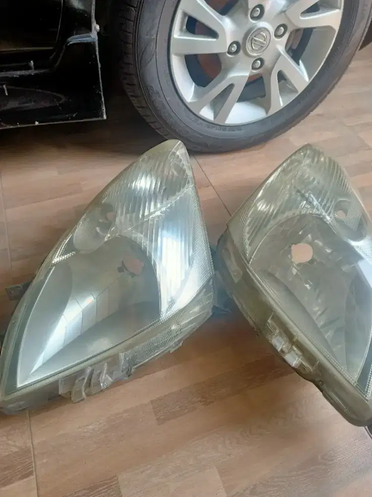 Headlamp Nissan grand Livina L10