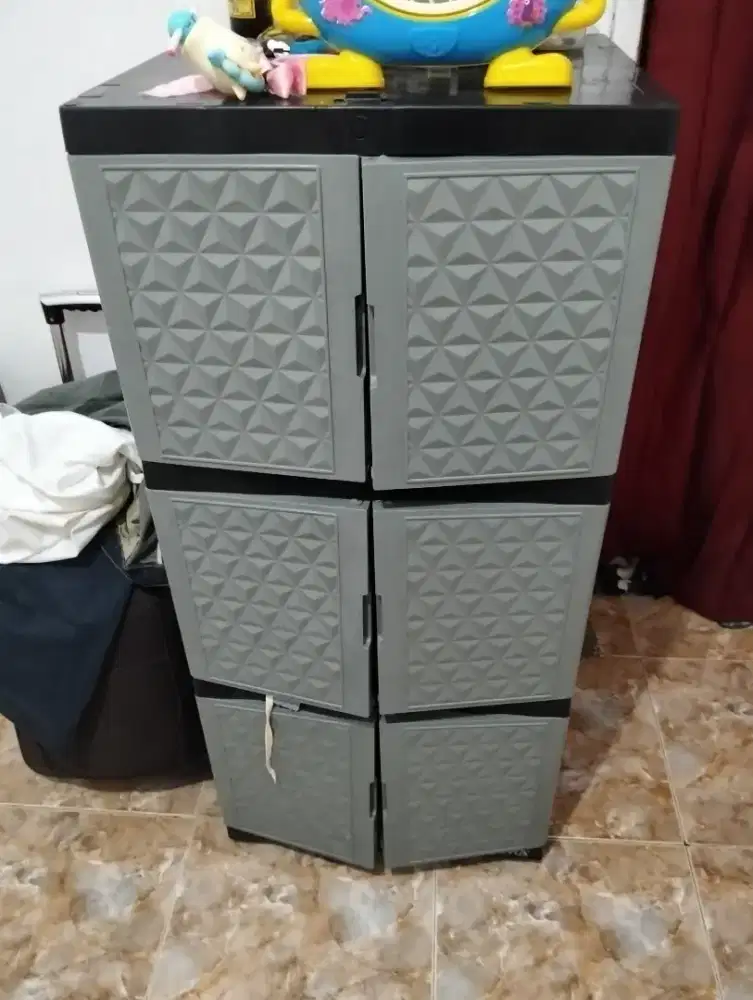 Di jual lemari box warna abu abu