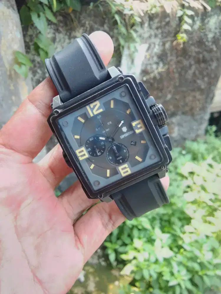 Jam Tangan Pria Tangan Besar