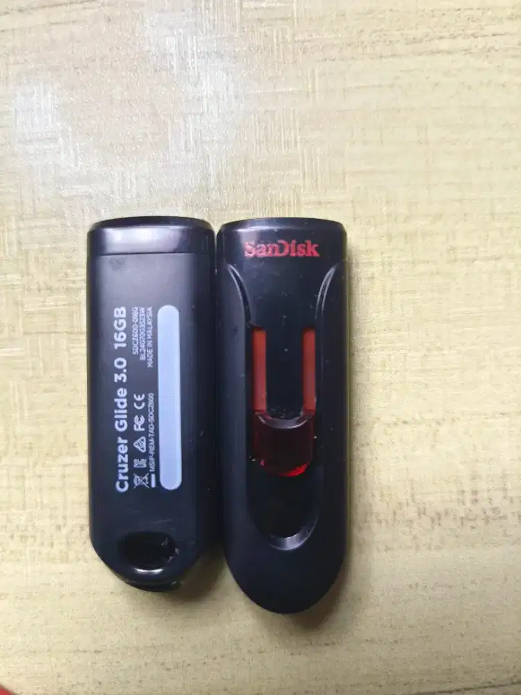 Aneka flashdisk bekas pemakaian pribadi