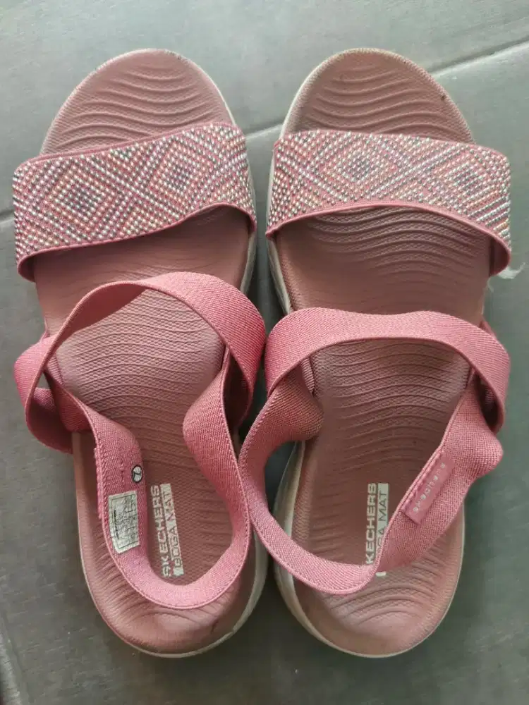 PL pemakaian pribadi sepaatu NIKE DAN SANDAL SKECHERS