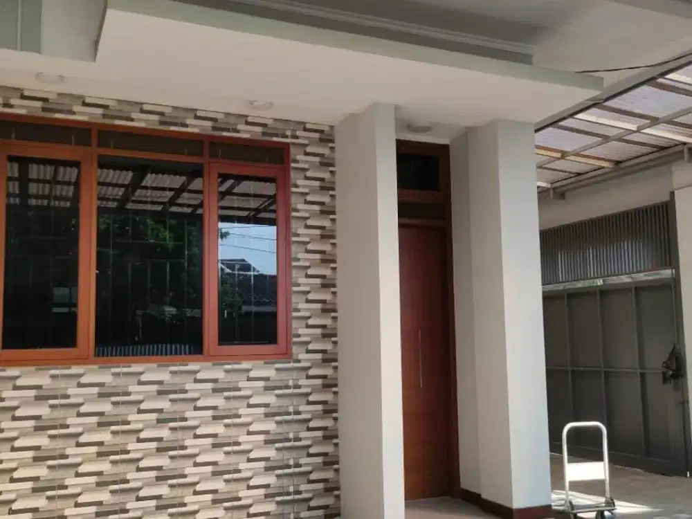 Jual Cepat Rumah 2 Lantai Nyaman Terawat di Sumber Sari Akses Tol