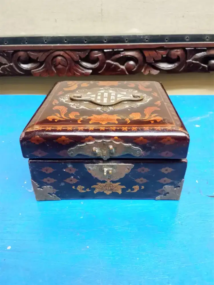 Kotak perhiasan kayu