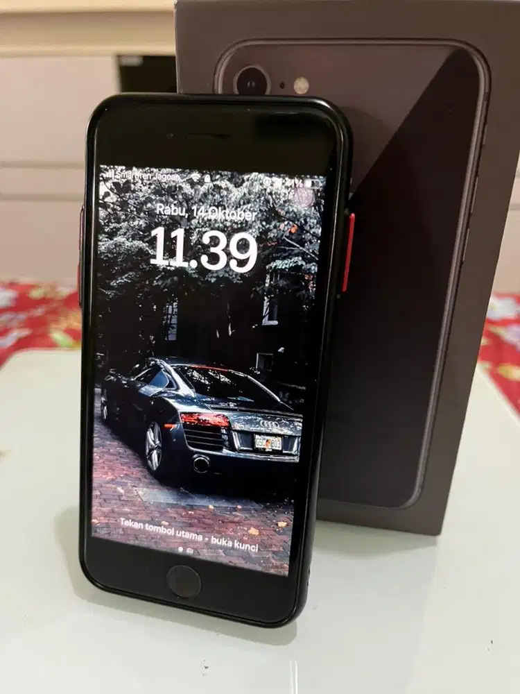 Iphone 8 (64GB)