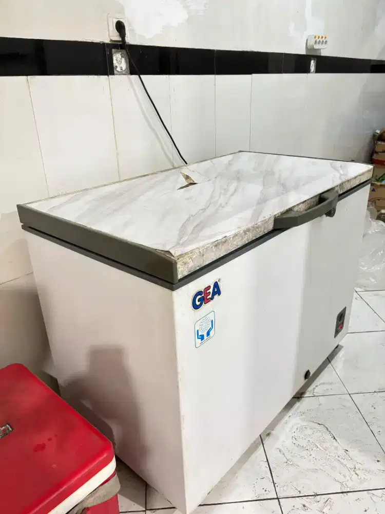 Freezer GEA 320 Liter Inverter 140 Watt