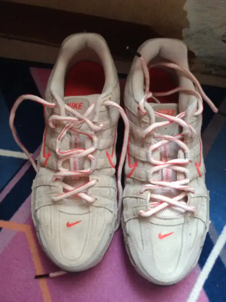 Sepatu Second P6000
