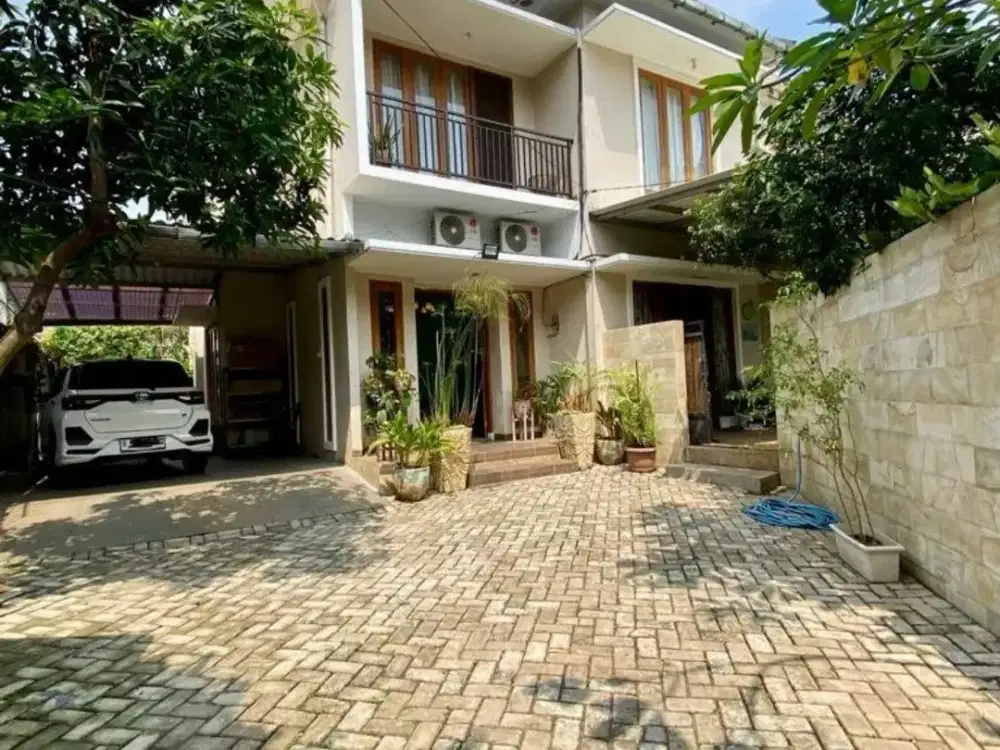 RUMAH TROPICAL CANTIK DI LOKASI TENANG DIKAWASAN LEBAKBULUS, PRIVATE DAN STRATEGIS DIJUAL CEPAT