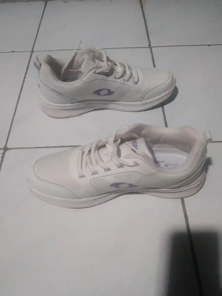 Jual sepatu second