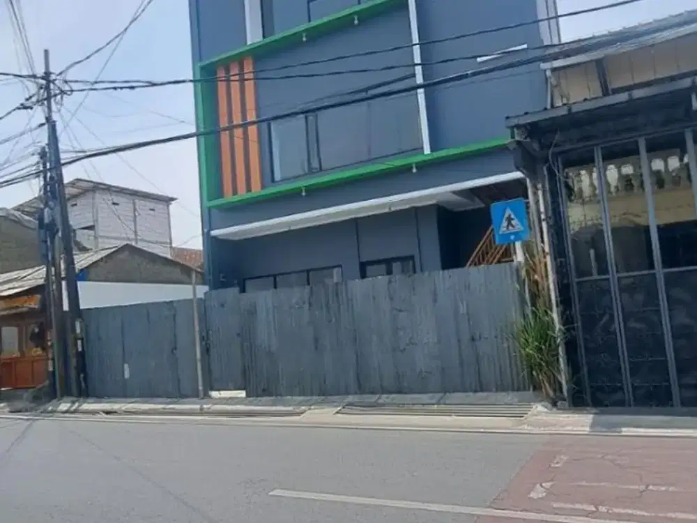 Disewakan Ruko Eksklusif 4 Lantai + Rooftop di Lokasi Strategis Cimahi
