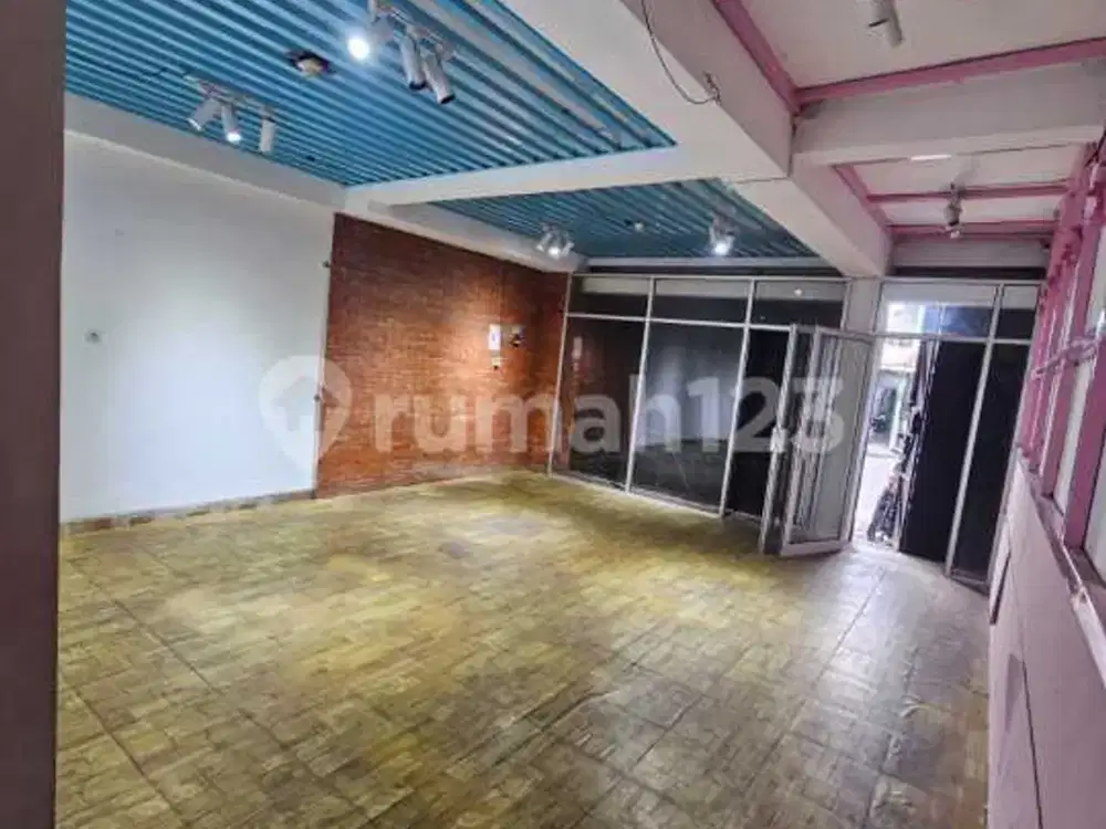 Ruko3 Lantai Jl Godean Sebelum Ringroad Gamping Sleman Yogyakarta
