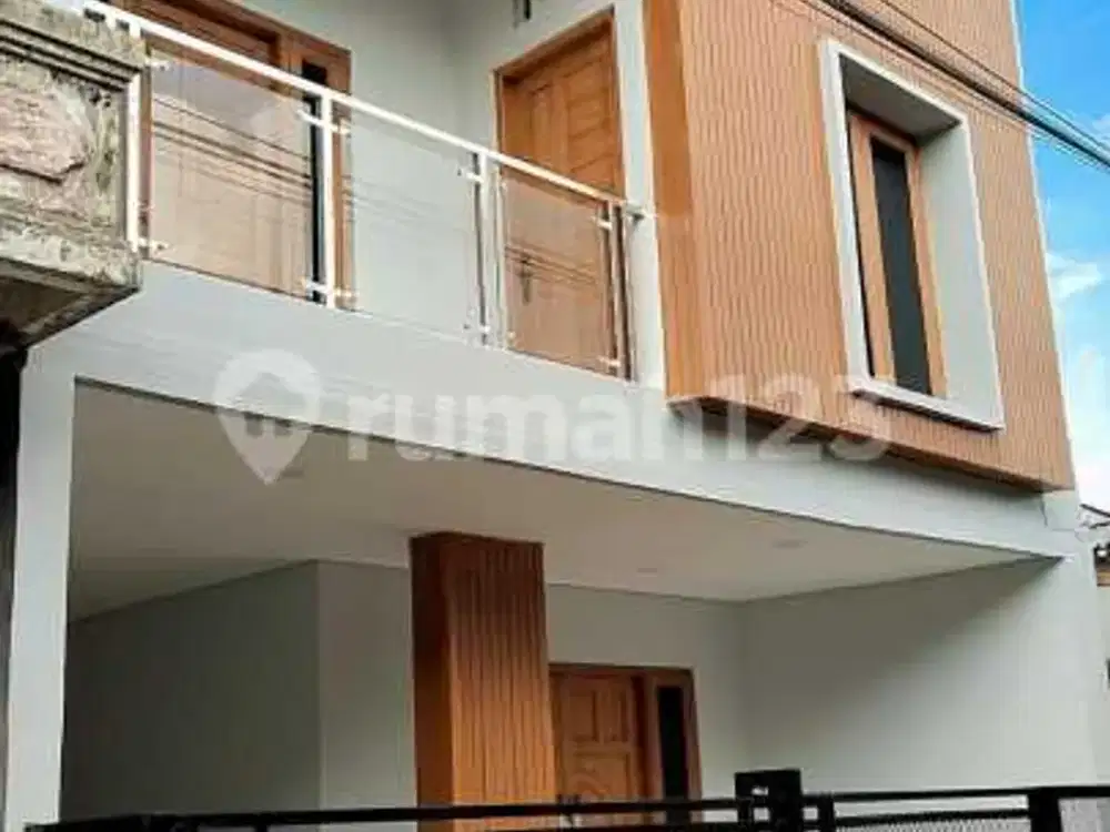 Dijual Rumah Bagus 2 Lantai Strategis Lokasi Patran Tegal Sinduadi Mlati Sleman Yogyakarta