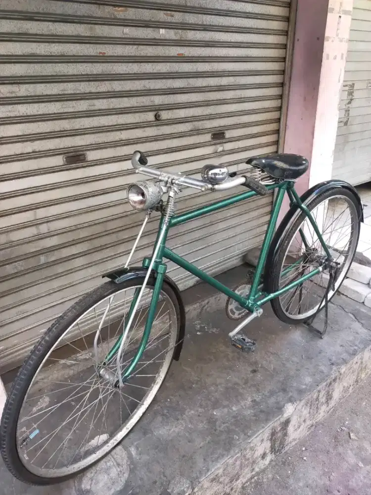 Di jual sepeda onthel merek Phoenix