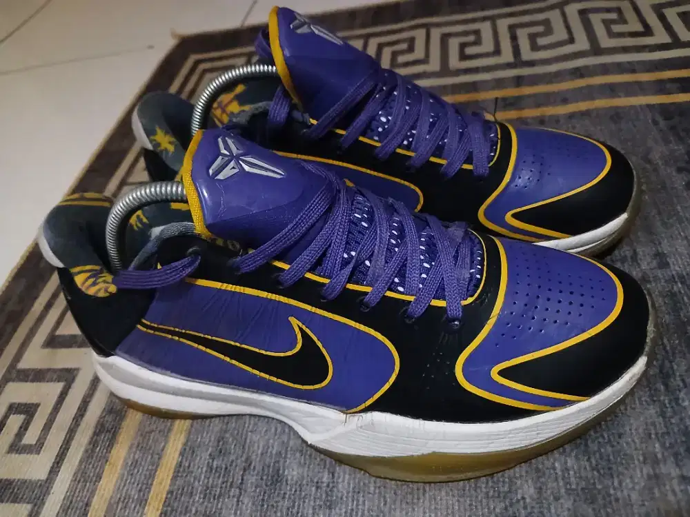 Sepatu Basket KoBe Original (size 39)