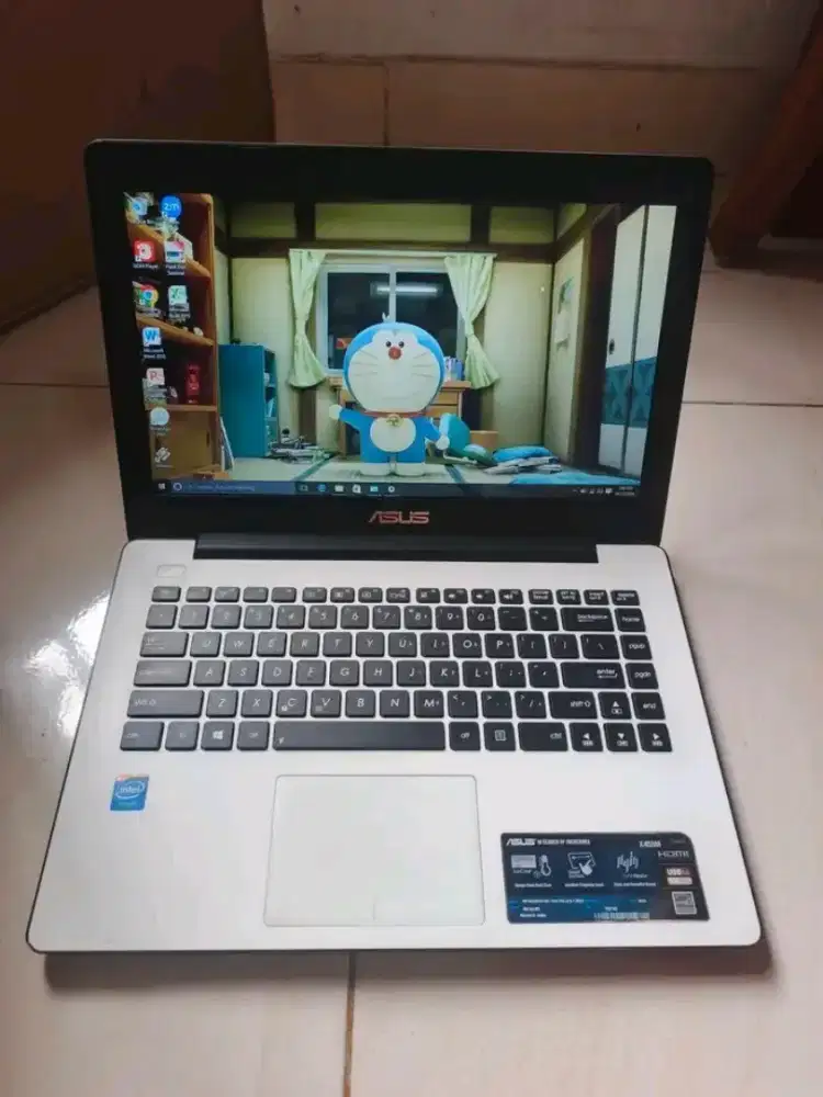 Laptop Asus Ram 8gb windows 10 layar 14inch tipe slim siap pake (Nego)