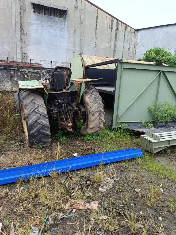 Alat Berat Traktor