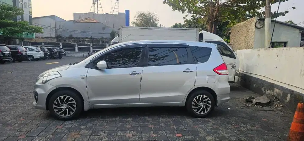 Suzuki Ertiga Matic AT 2017 Abu Metalik – Servis Resmi, Terawat!