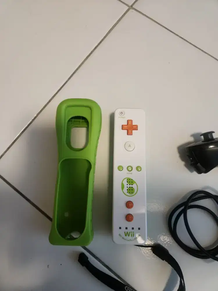 Wii mote yoshi edition