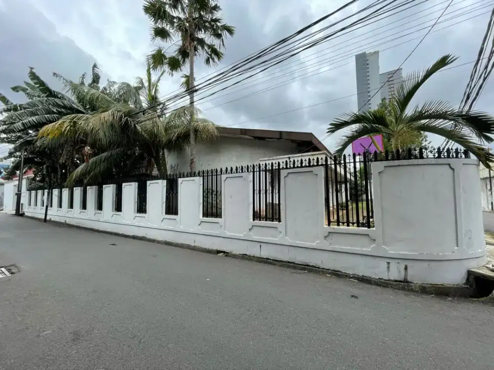 Dijual Rumah Dengan Tanah Luas di Kawasan Kebayoran Lama Jaksel Terdapat Studio VA-19407