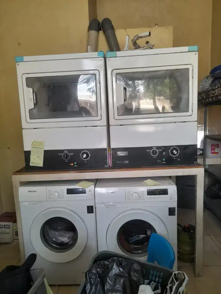 Forsale seperangkat alat loundry 

Mesin cuci merk Samsung dan maytag