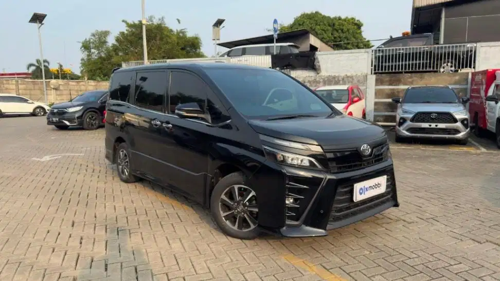 DP MURAH Toyota Voxy 2.0 Bensin-AT 2018  CSYKB