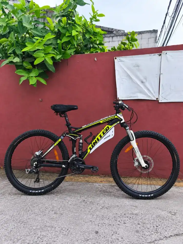 Sepeda United Miami FX77