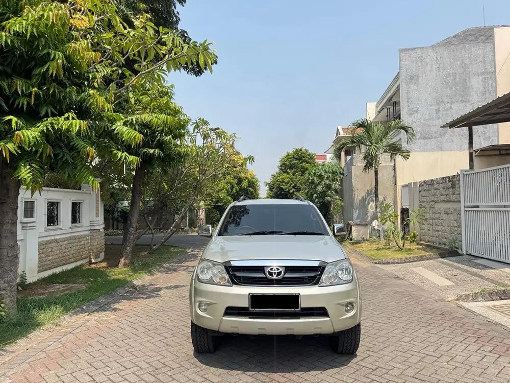 Toyota Fortuner 2.7 G Luxury Bensin Matic 2007 Silver Plat B