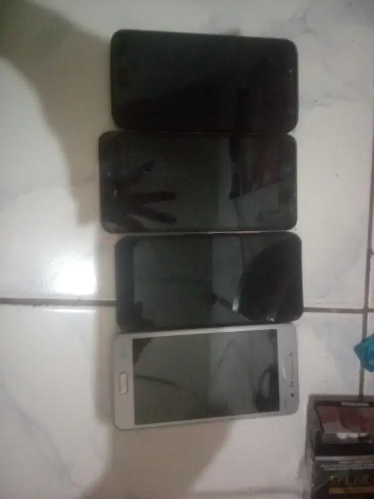 Jual borongan hp xiomi Samsung ram2 ada yang mulus ada yang retak
