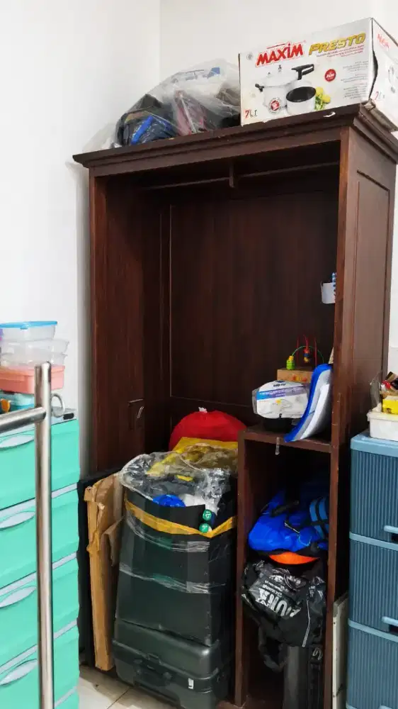 Lemari Pakaian Gantung kayu Jati