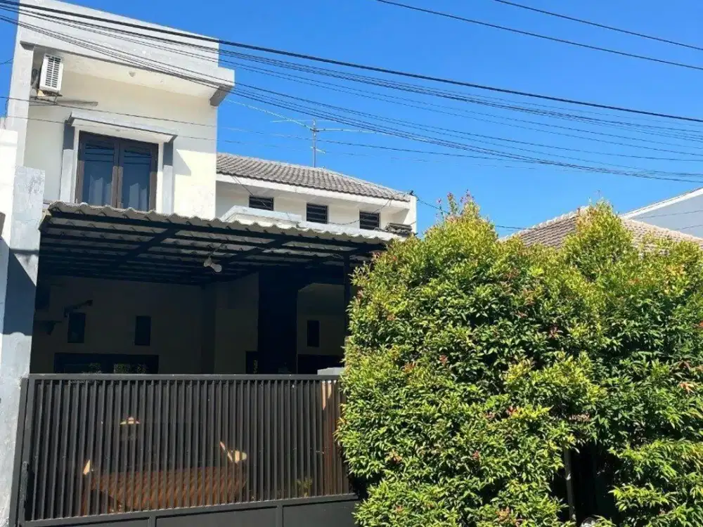 Rumah 2 Lantai di Mulyorejo, Strategis dan Fully Furnished