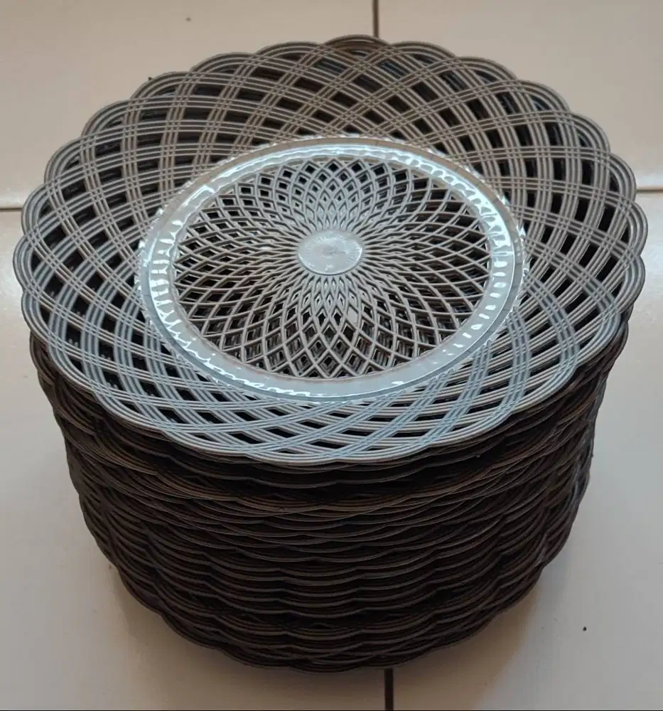 Piring Anyaman Plastik