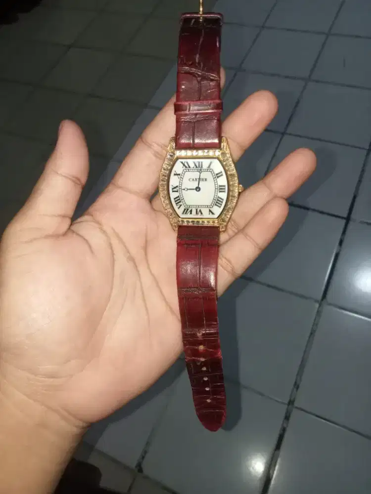 Jam tangan merk Cartier
