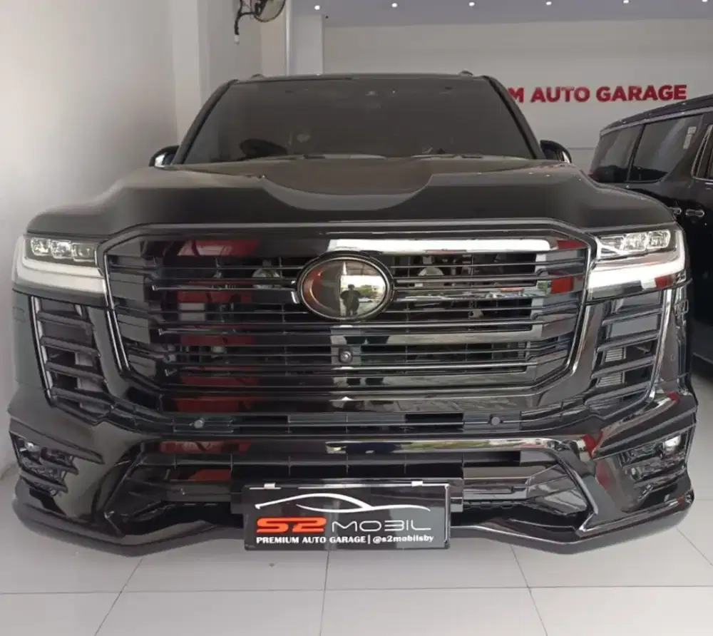 TOYOTA LAND CRUISER VXR AT 2023 HITAM