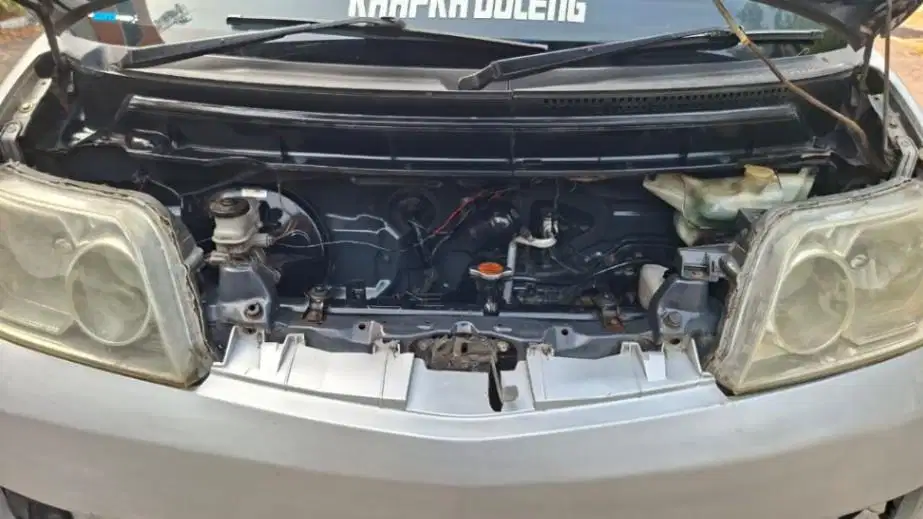 Daihatsu Luxio 1.5 M Bensin MT 2010 Silver