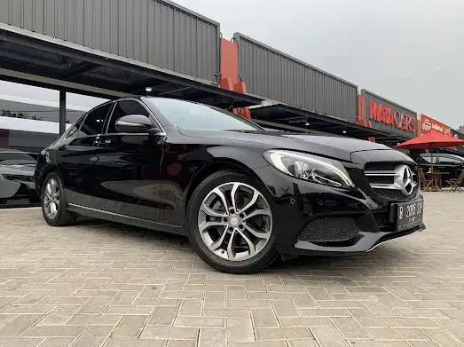 Mwrcedes Benz C200 2016 Recird T
angan pertama